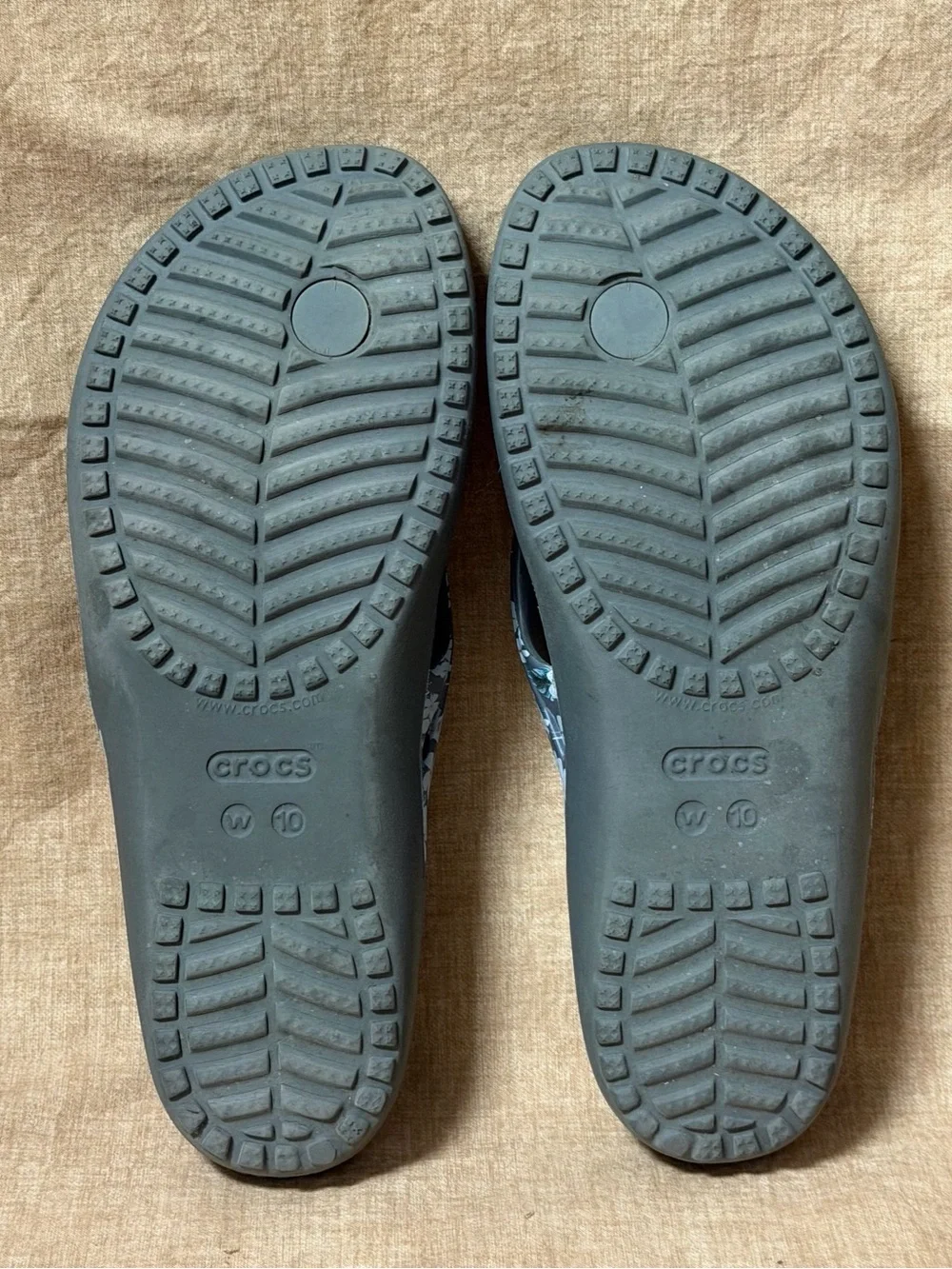 Crocs Iconic Comfort Women's Flip Flop Gray Floral Thing Sandals SzW10